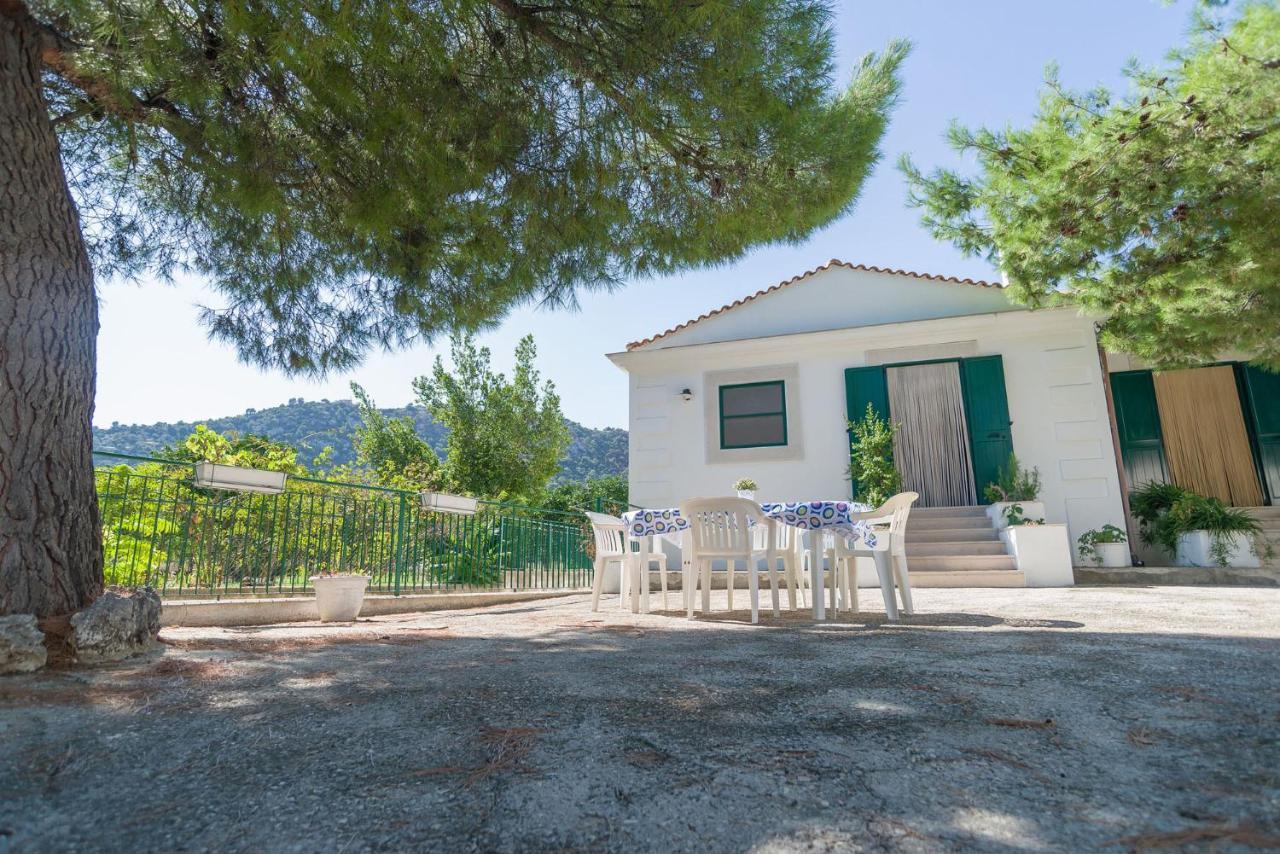 Villa Tre Torri Mattinata Esterno foto